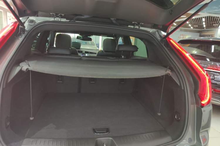 Used Cadillac XT4 2018 28T Two-Wheel Drive Tech Version Trunk