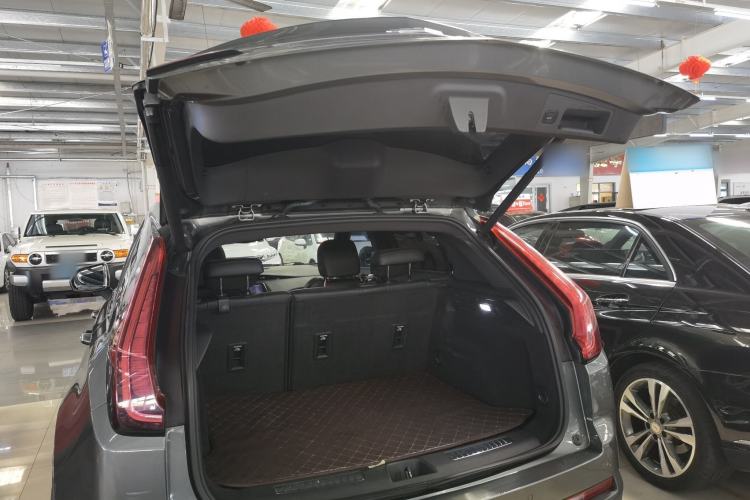 Used Cadillac XT4 2018 28T Two-Wheel Drive Leading Version Trunk