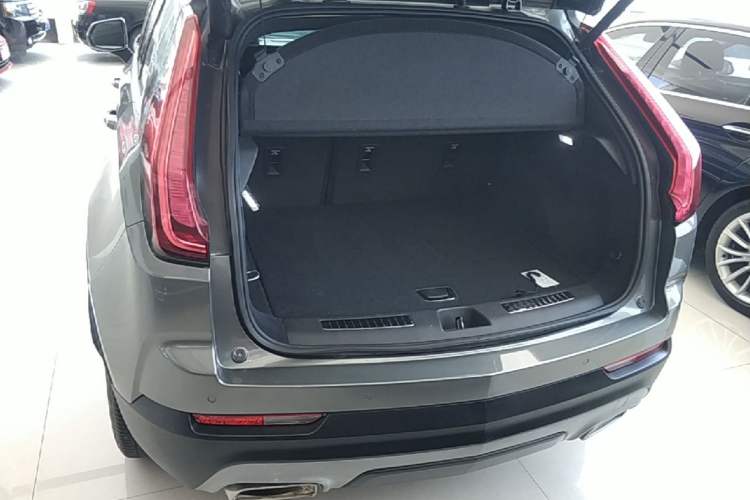 Used Cadillac XT4 2018 28T Two-Wheel Drive Leading Version Trunk