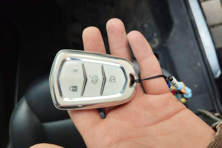 Used Cadillac XT4 2018 28T Two-Wheel-Drive Luxury Model Vehicle Key