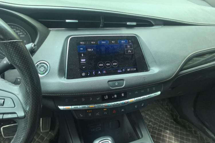 Used Cadillac XT4 2018 28T 4x4 Platinum Sport Edition Audio And AC Panel