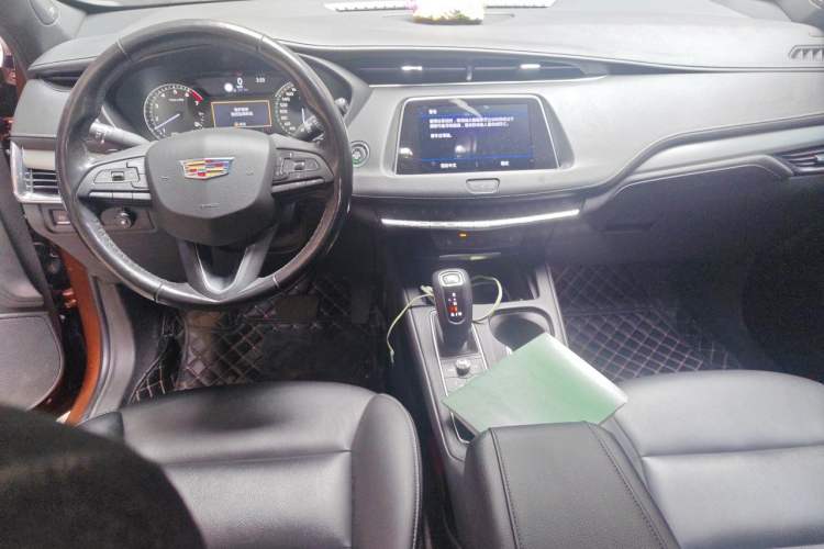 Used Cadillac XT4 2018 28T Two-Wheel Drive Leading Version Center Console