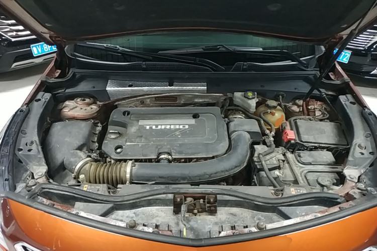 Used Cadillac XT4 2018 28T Two-Wheel-Drive Luxury Model Engine Bay