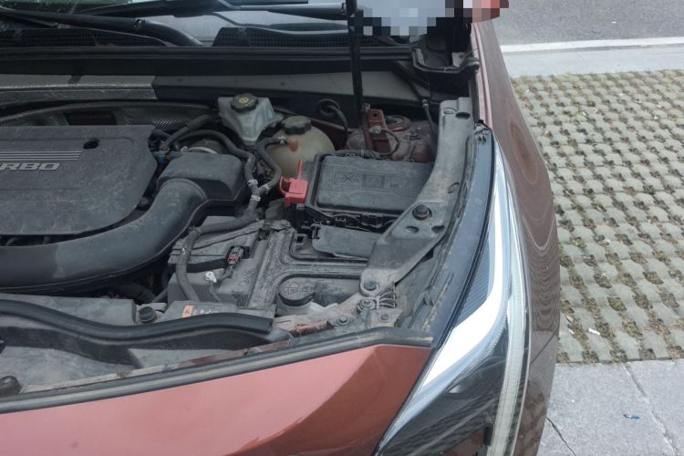 Used Cadillac XT4 2018 28T 4x4 Platinum Sport Edition Engine Bay Left