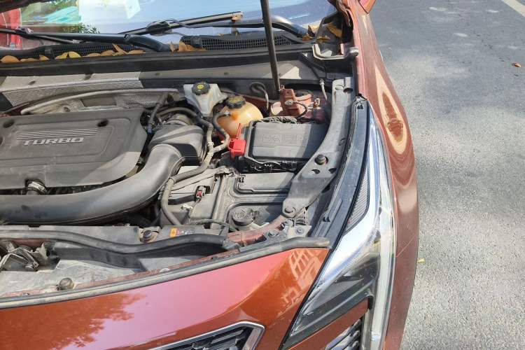 Used Cadillac XT4 2018 28T Two-Wheel Drive Leading Version Engine Bay Left