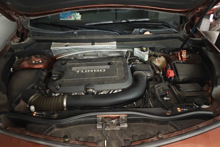 Used Cadillac XT4 2018 28T Two-Wheel-Drive Luxury Model Engine Bay