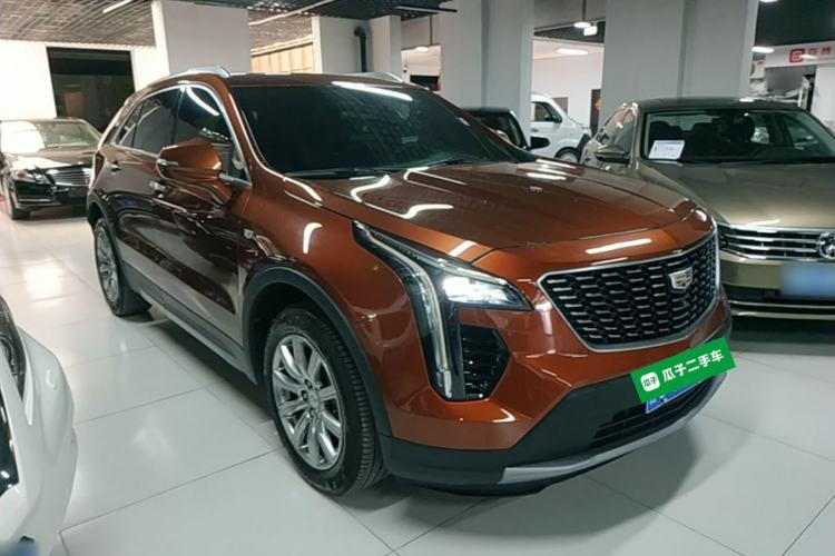 Used Cadillac XT4 2018 28T Two-Wheel-Drive Luxury Model Front Right 45 Deg