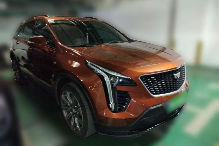 Used Cadillac XT4 2018 28T 4x4 Platinum Sport Edition Front Right 45 Deg