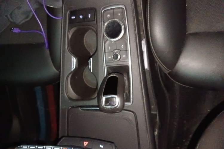 Used Cadillac XT4 2018 28T Two-Wheel Drive Tech Version Gear Lever