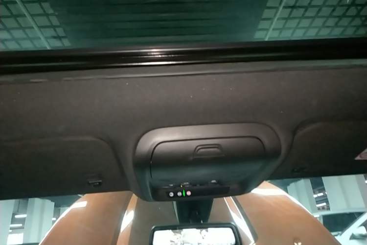 Used Cadillac XT4 2018 28T Two-Wheel-Drive Luxury Model Headliner
