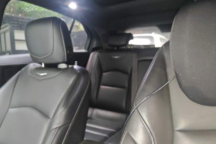 Used Cadillac XT4 2018 28T Two-Wheel Drive Leading Version Headliner