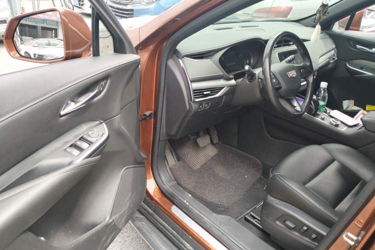 Used Cadillac XT4 2018 28T Two-Wheel Drive Leading Version Interior 3