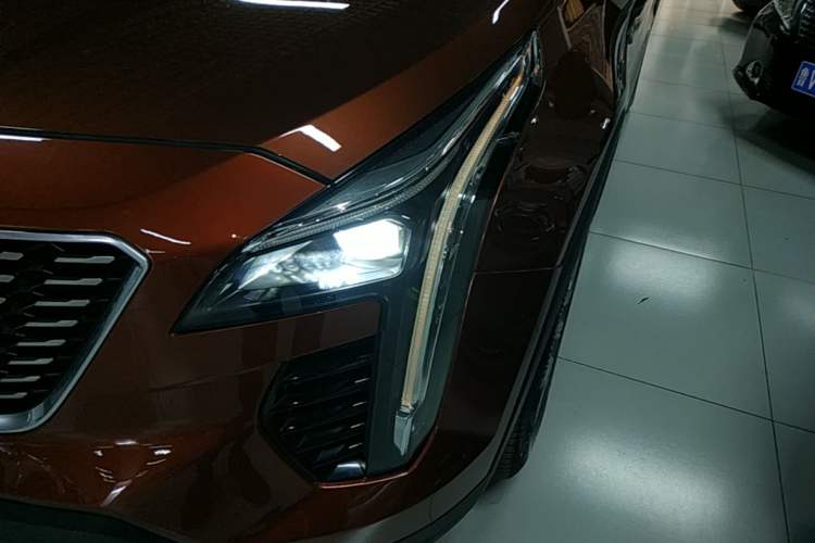 Used Cadillac XT4 2018 28T Two-Wheel-Drive Luxury Model Left Front Headlight