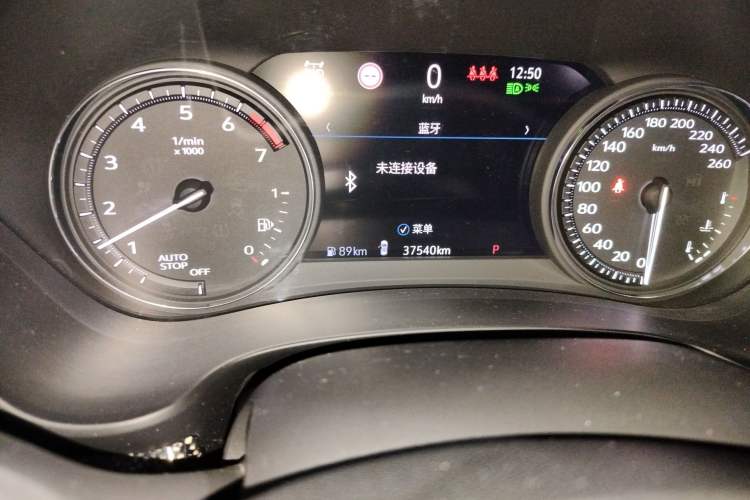 Used Cadillac XT4 2018 28T 4x4 Platinum Sport Edition Odometer Close Up