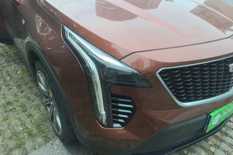 Used Cadillac XT4 2018 28T 4x4 Platinum Sport Edition Right Front Headlight