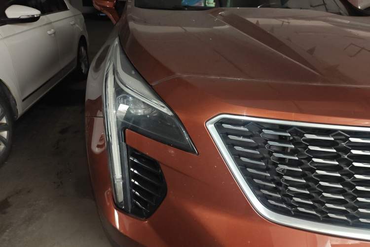 Used Cadillac XT4 2018 28T Two-Wheel-Drive Luxury Model Right Front Headlight