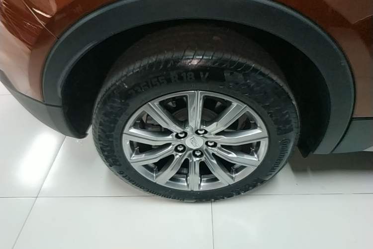 Used Cadillac XT4 2018 28T Two-Wheel-Drive Luxury Model Right Rear Wheel Hub