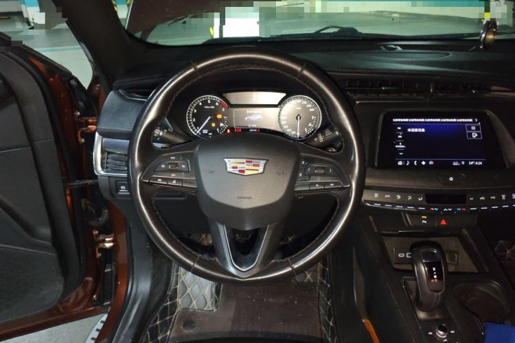 Used Cadillac XT4 2018 28T Two-Wheel Drive Tech Version Steering Wheel