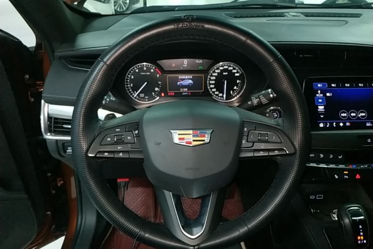 Used Cadillac XT4 2018 28T Two-Wheel-Drive Luxury Model Steering Wheel
