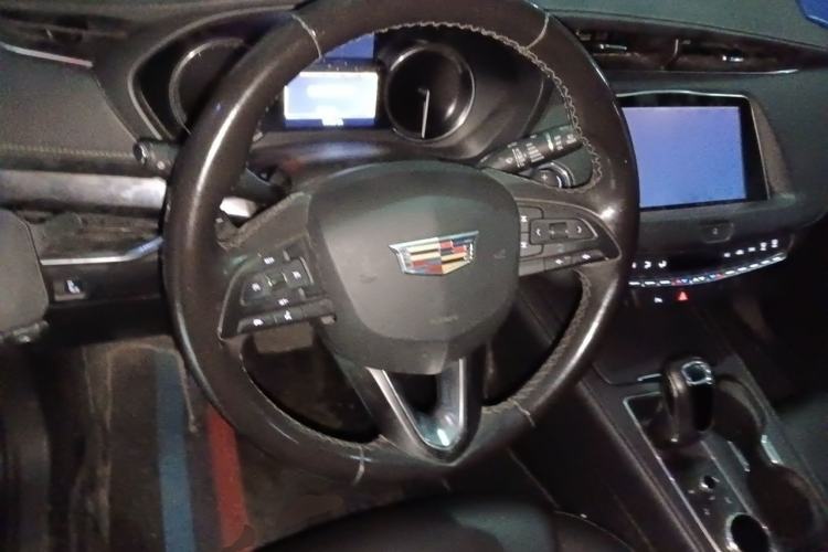 Used Cadillac XT4 2018 28T Two-Wheel Drive Tech Version Steering Wheel