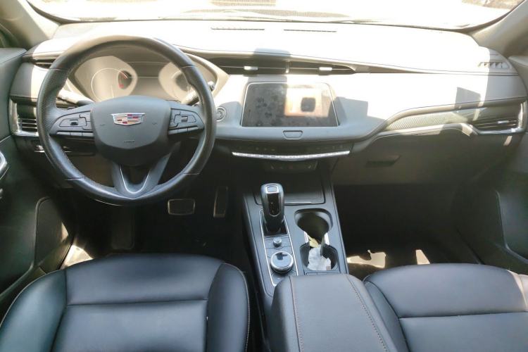 Used Cadillac XT4 2018 28T Two-Wheel Drive Luxury Sport Model Center Console