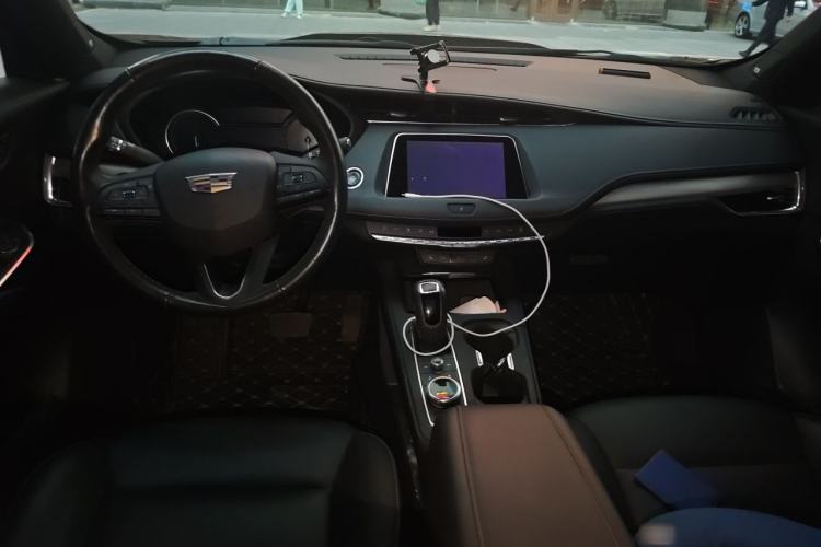 Used Cadillac XT4 2018 28T Two-Wheel Drive Leading Version Center Console