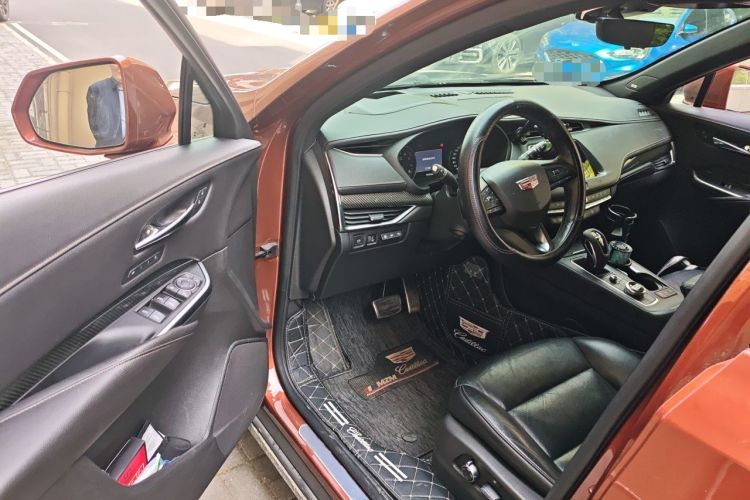 Used Cadillac XT4 2018 28T 4x4 Platinum Sport Edition Driver Seat