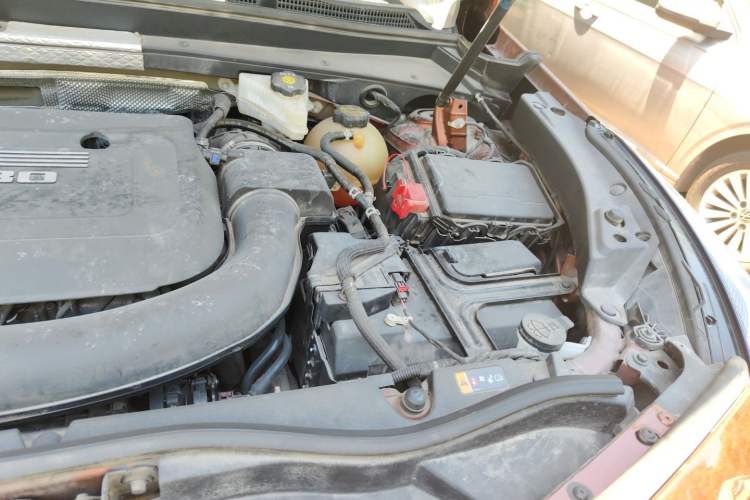 Used Cadillac XT4 2018 28T Two-Wheel Drive Luxury Sport Model Engine Bay Left