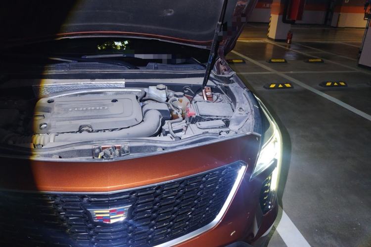 Used Cadillac XT4 2018 28T Two-Wheel-Drive Luxury Model Engine Bay Left