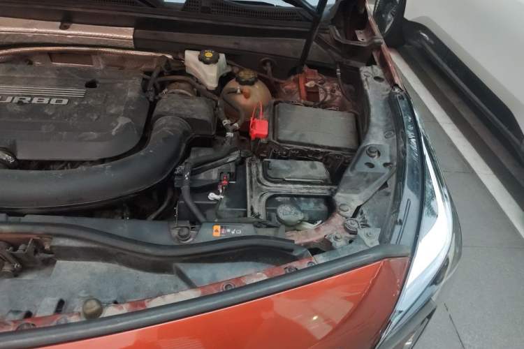 Used Cadillac XT4 2018 28T Two-Wheel Drive Leading Version Engine Bay Left
