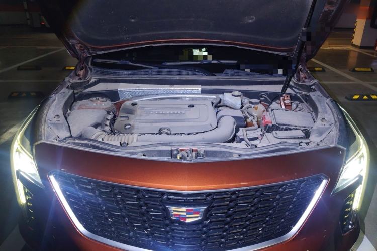 Used Cadillac XT4 2018 28T Two-Wheel-Drive Luxury Model Engine Bay