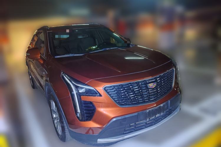 Used Cadillac XT4 2018 28T Two-Wheel-Drive Luxury Model Front Right 45 Deg