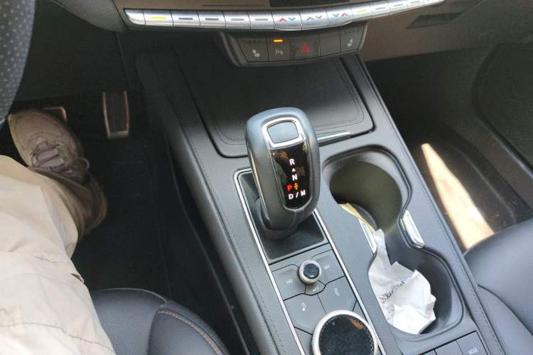 Used Cadillac XT4 2018 28T Two-Wheel Drive Luxury Sport Model Gear Lever