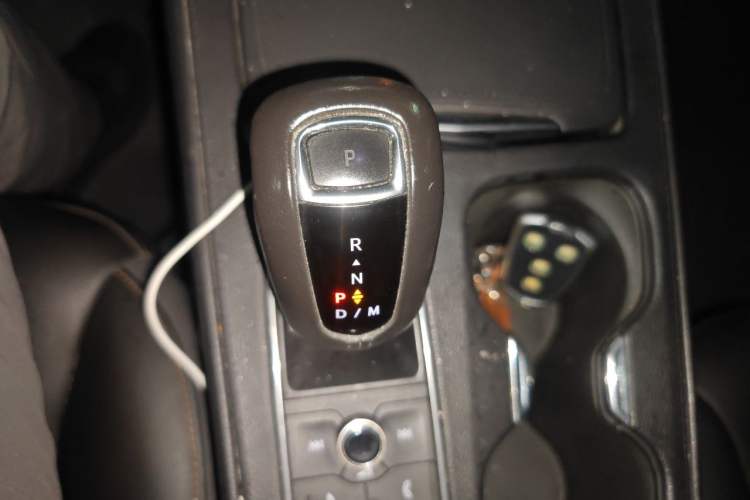 Used Cadillac XT4 2018 28T Two-Wheel Drive Luxury Sport Model Gear Lever