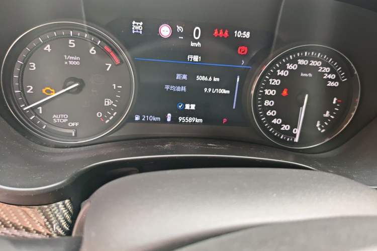 Used Cadillac XT4 2018 28T 4x4 Platinum Sport Edition Odometer Close Up