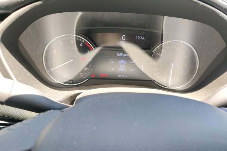 Used Cadillac XT4 2018 28T Two-Wheel Drive Luxury Sport Model Odometer Close Up