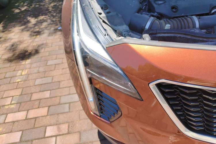 Used Cadillac XT4 2018 28T Two-Wheel Drive Luxury Sport Model Right Front Headlight