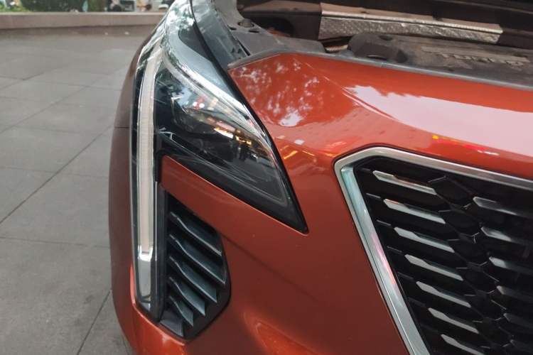 Used Cadillac XT4 2018 28T Two-Wheel Drive Leading Version Right Front Headlight