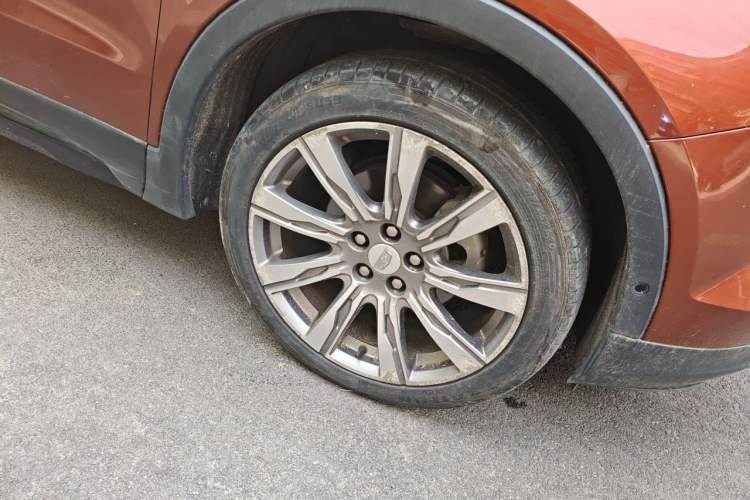 Used Cadillac XT4 2018 28T 4x4 Platinum Sport Edition Right Front Wheel Hub