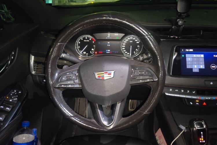 Used Cadillac XT4 2018 28T Two-Wheel Drive Luxury Sport Model Steering Wheel