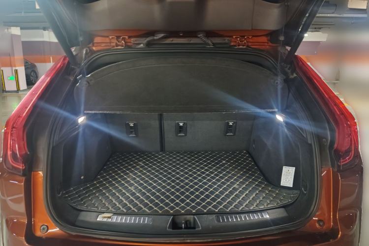 Used Cadillac XT4 2018 28T Two-Wheel-Drive Luxury Model Trunk