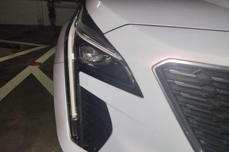 Used Cadillac XT4 2018 28T Two-Wheel Drive Leading Version Right Front Headlight