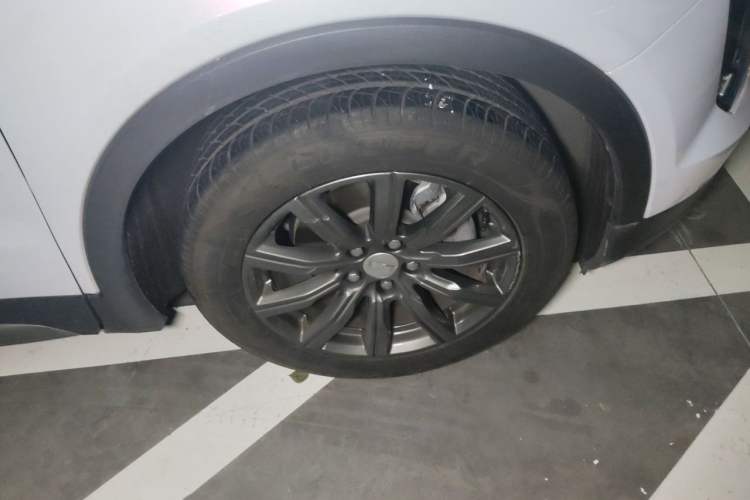 Used Cadillac XT4 2018 28T Two-Wheel Drive Leading Version Right Front Wheel Hub