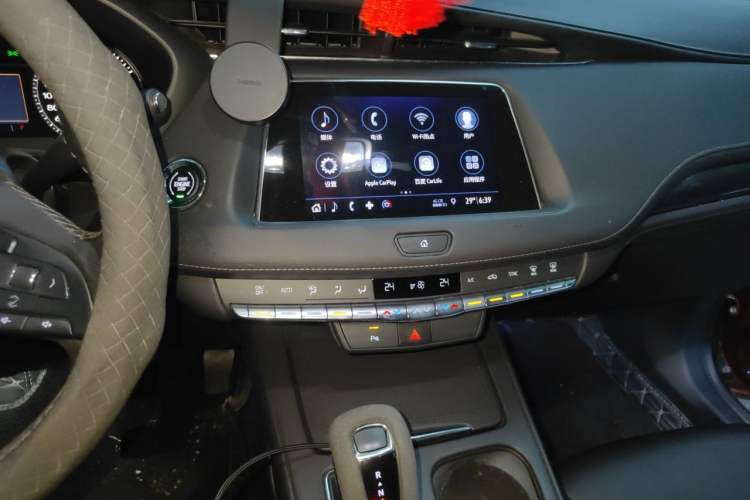 Used Cadillac XT4 2018 28T Two-Wheel Drive Tech Version Audio And AC Panel