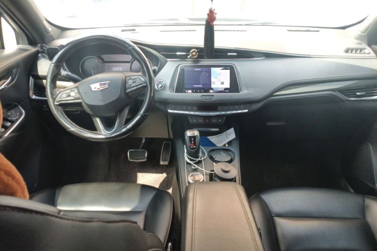 Used Cadillac XT4 2018 28T 4x4 Leading Sport Model Center Console