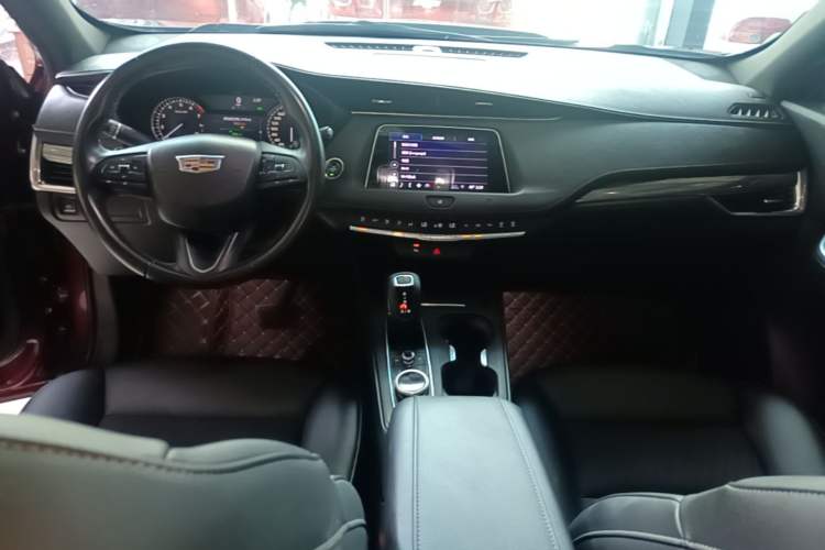 Used Cadillac XT4 2018 28T Two-Wheel Drive Tech Version Center Console
