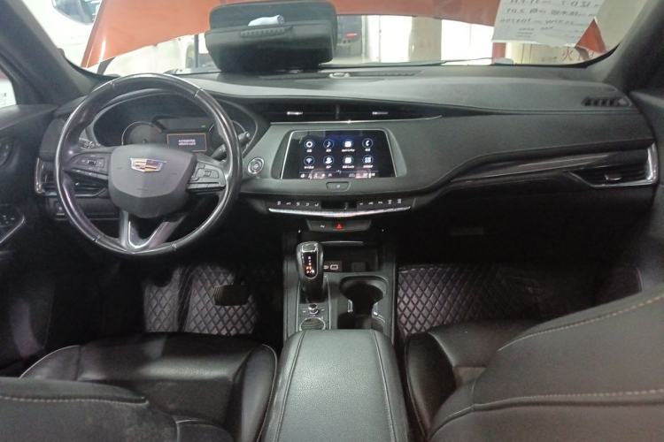 Used Cadillac XT4 2018 28T Two-Wheel Drive Tech Version Center Console