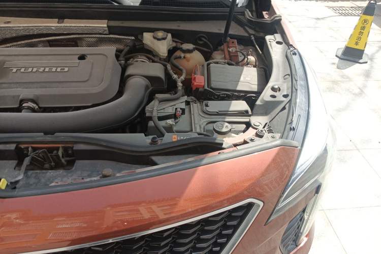 Used Cadillac XT4 2018 28T 4x4 Leading Sport Model Engine Bay Left