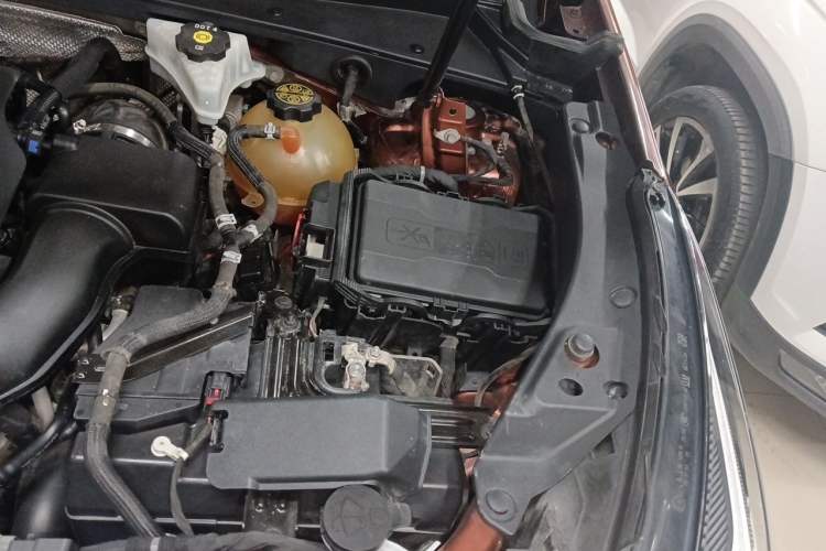 Used Cadillac XT4 2018 28T Two-Wheel Drive Tech Version Engine Bay Left