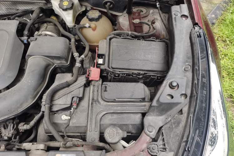 Used Cadillac XT4 2018 28T Four-Wheel Drive Leading Model Engine Bay Left